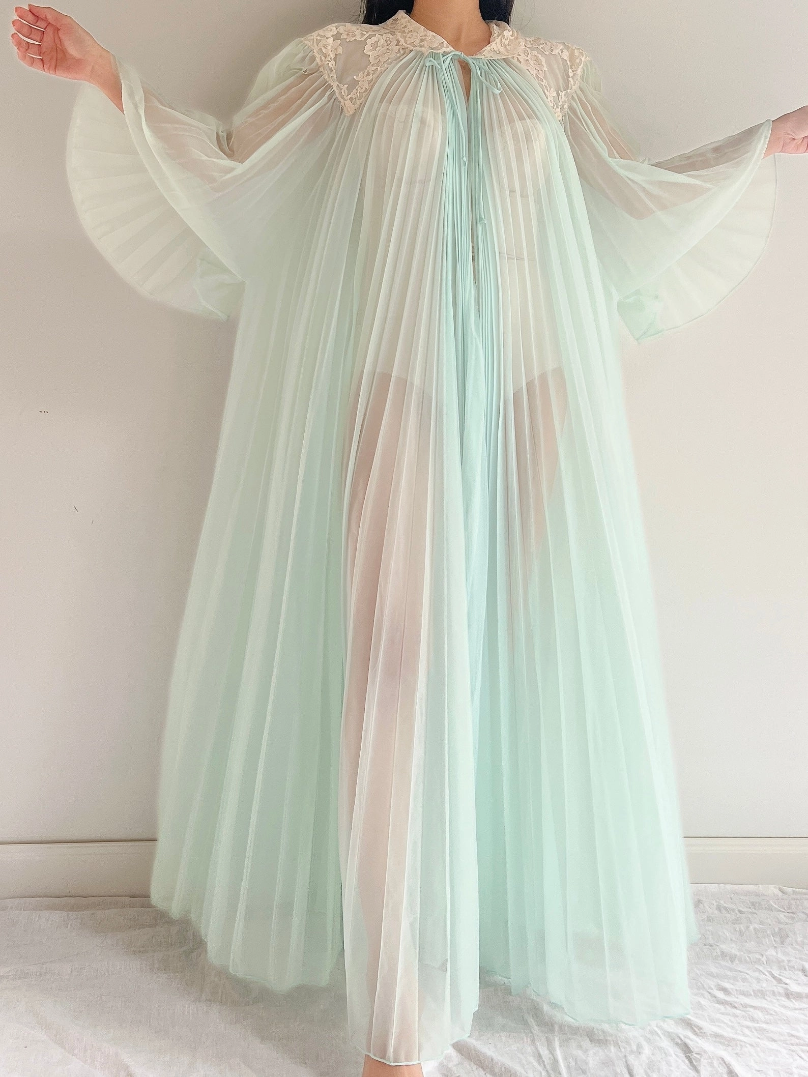 1950s Ombré Cyan Pleated Dressing Gown - OSFA