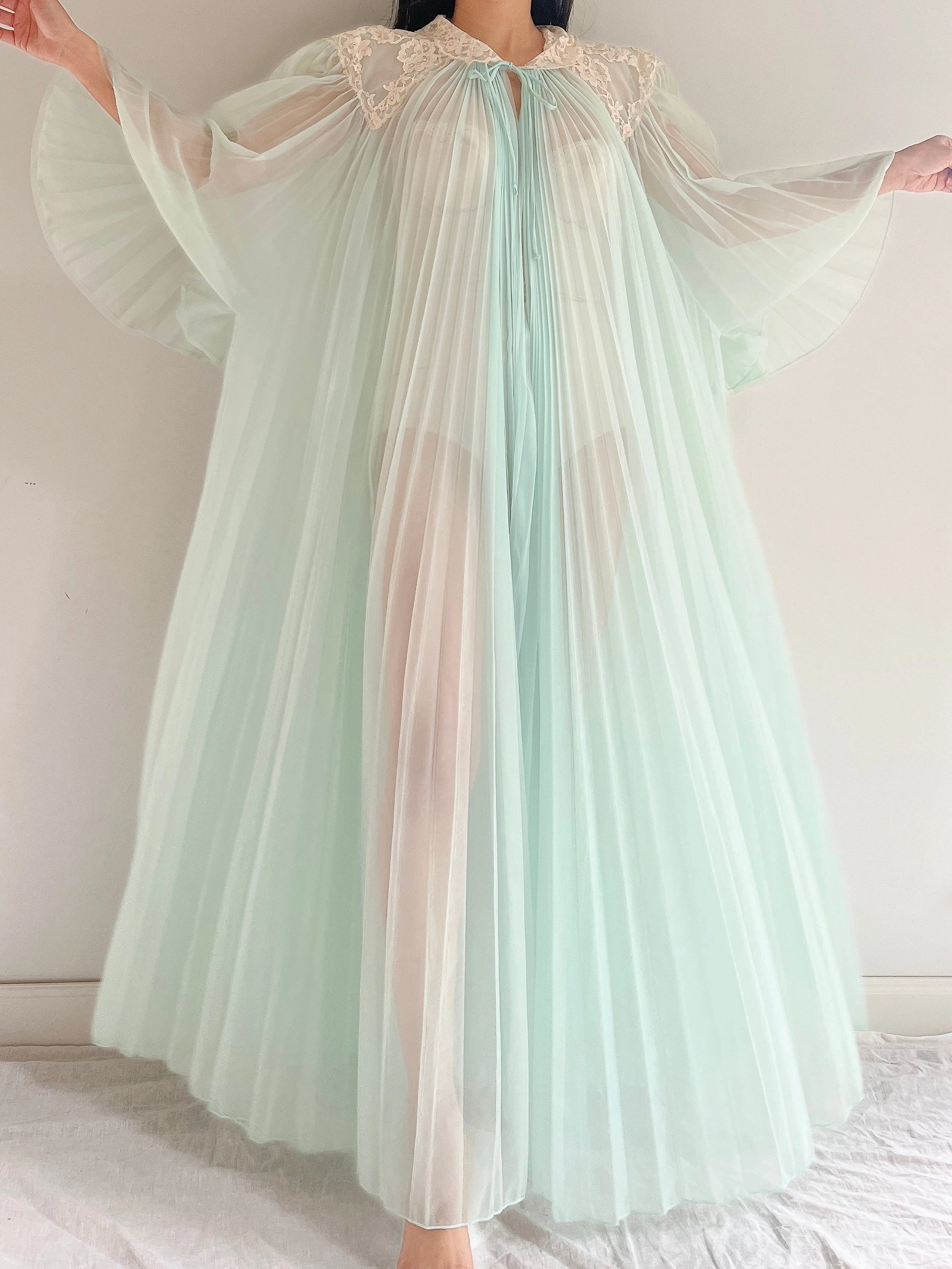 1950s Ombré Cyan Pleated Dressing Gown - OSFA
