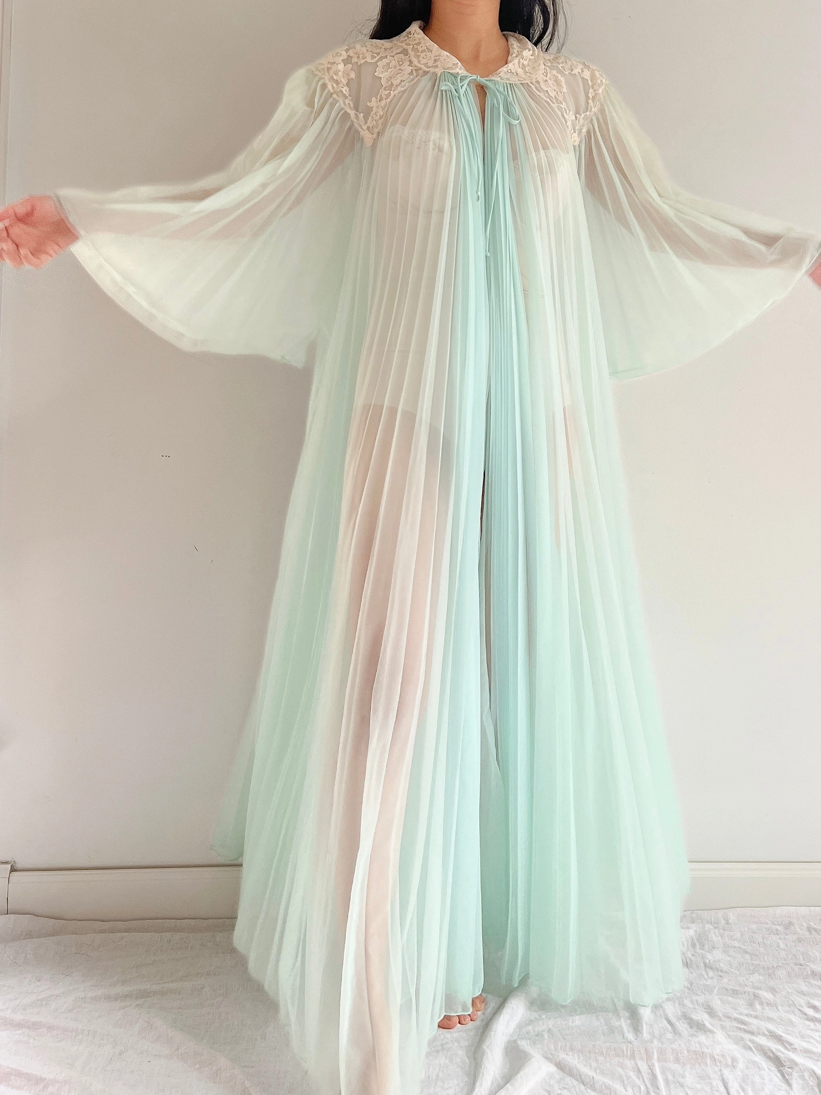 1950s Ombré Cyan Pleated Dressing Gown - OSFA