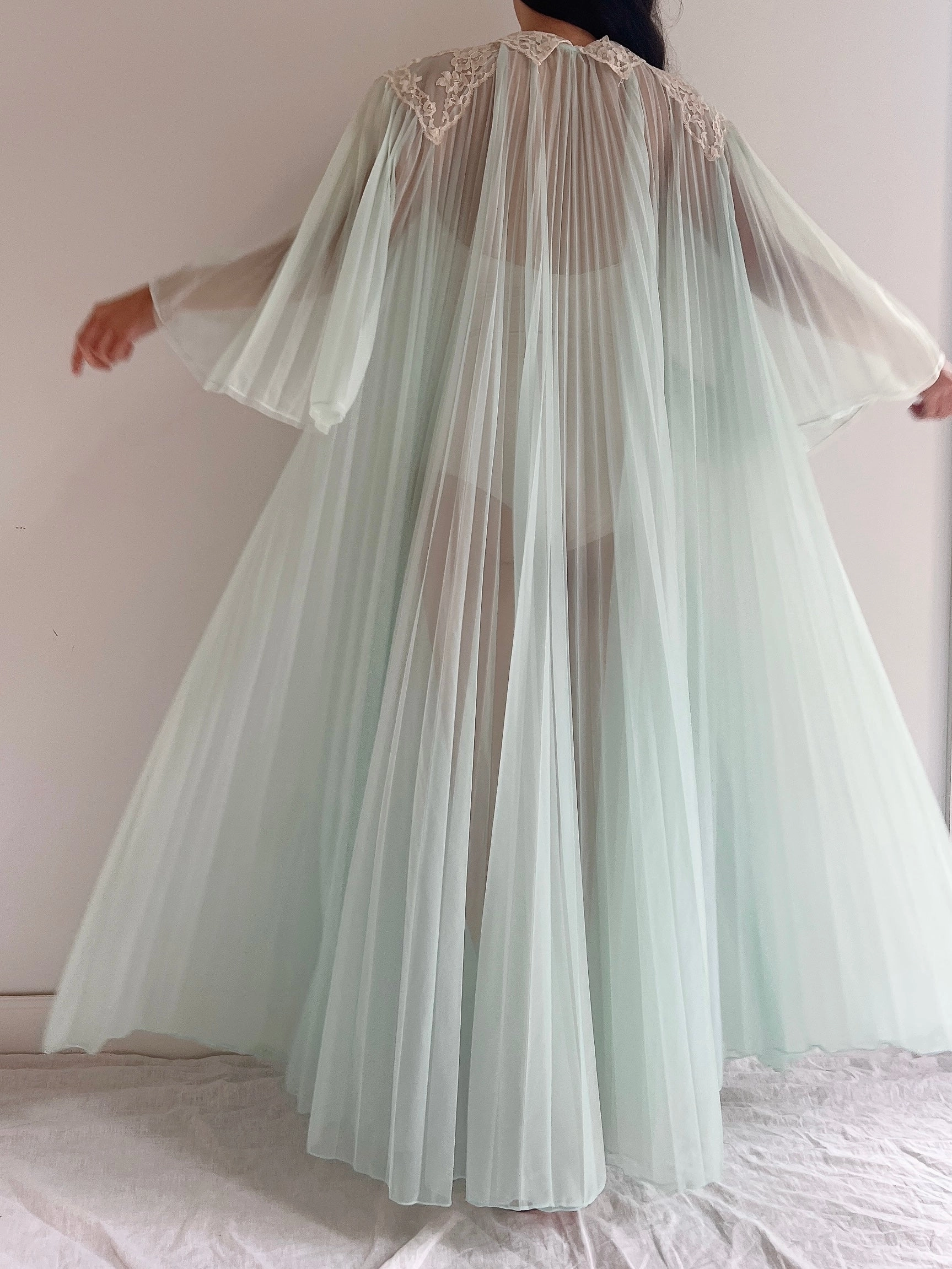 1950s Ombré Cyan Pleated Dressing Gown - OSFA