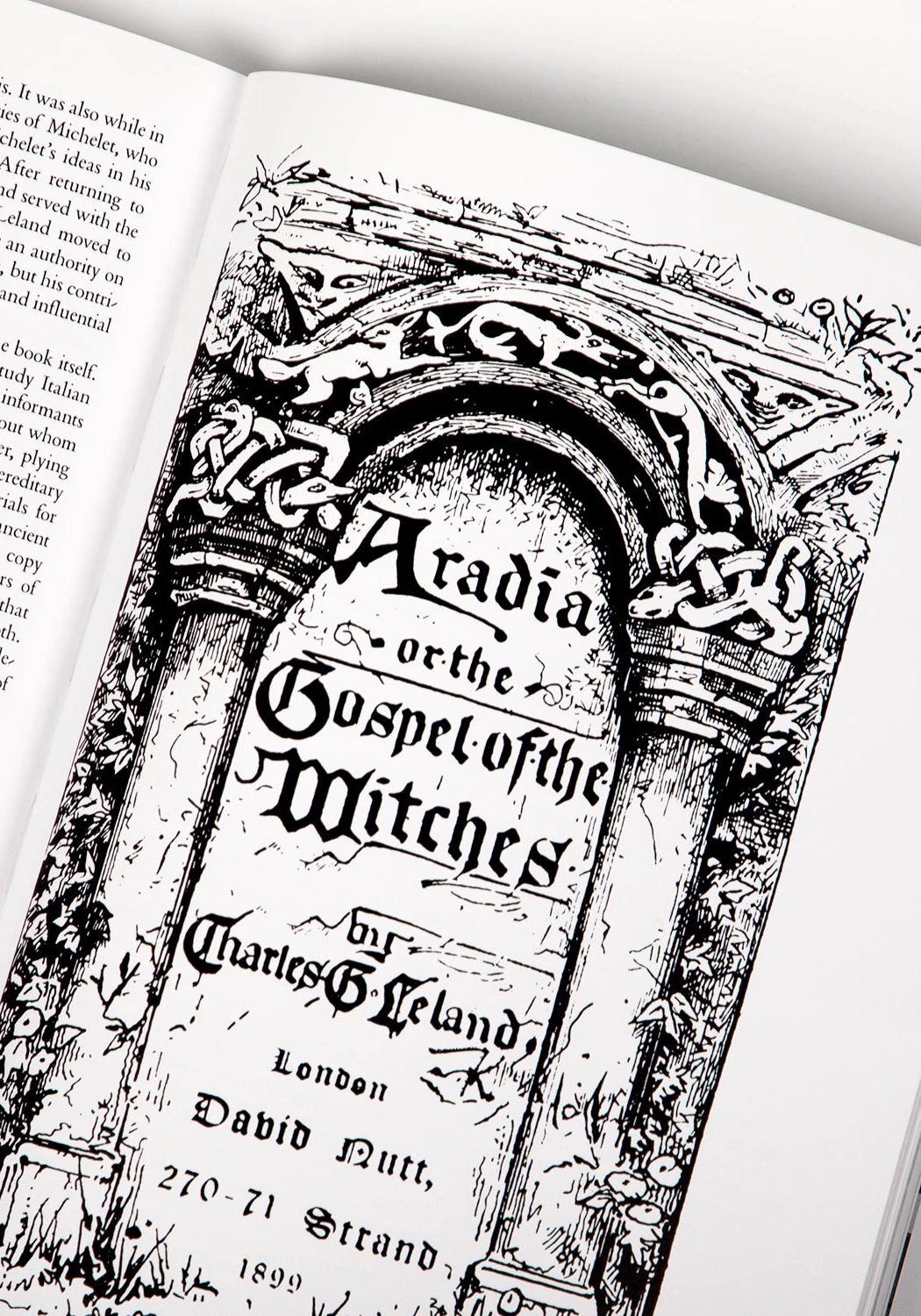 A New History of Witchcraft : Sorcerers. Heretics & Pagans