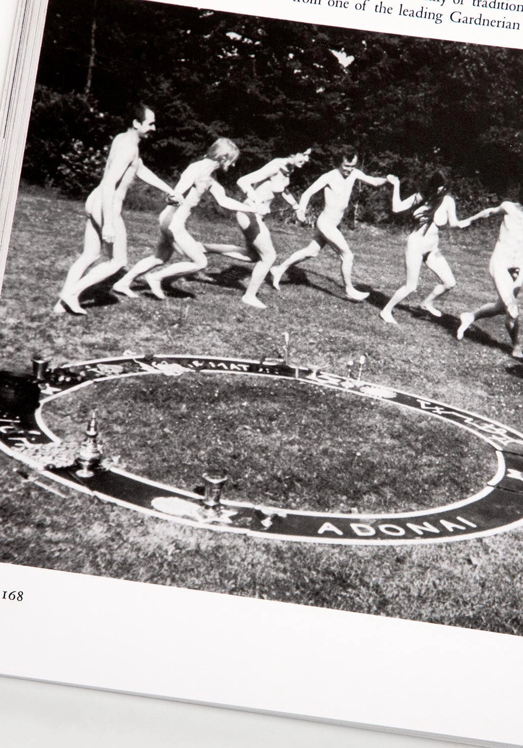 A New History of Witchcraft : Sorcerers. Heretics & Pagans
