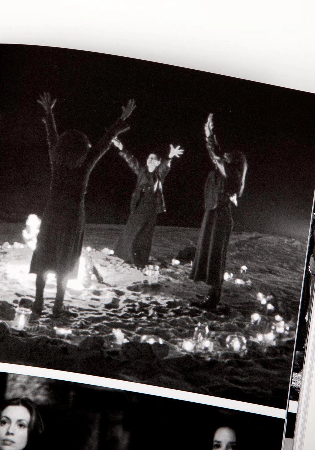 A New History of Witchcraft : Sorcerers. Heretics & Pagans