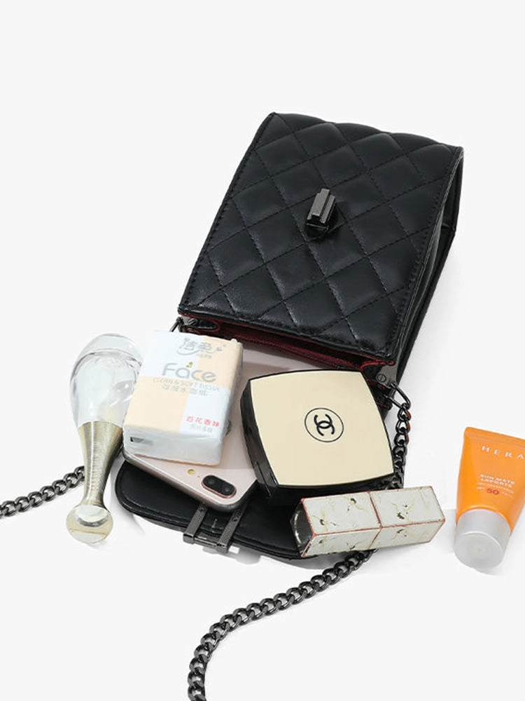 Mini Diamond Pattern Clutch Wallet Heart-shaped Crossbody Bag with Adjustable Strap