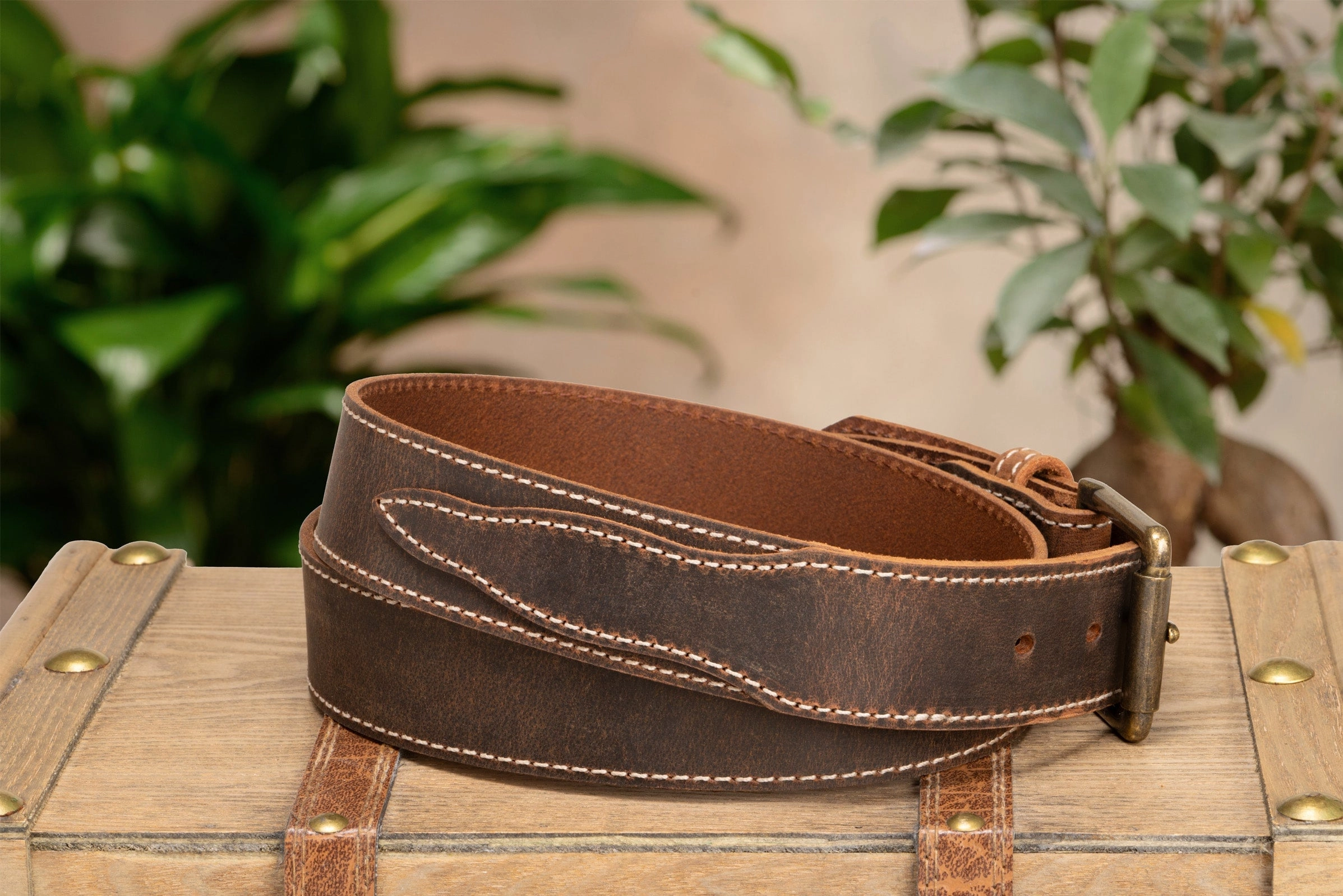 The Crazy Horse: Men's Oil Tanned Stitched Leather Belt 1.50" With Scalloped Ends