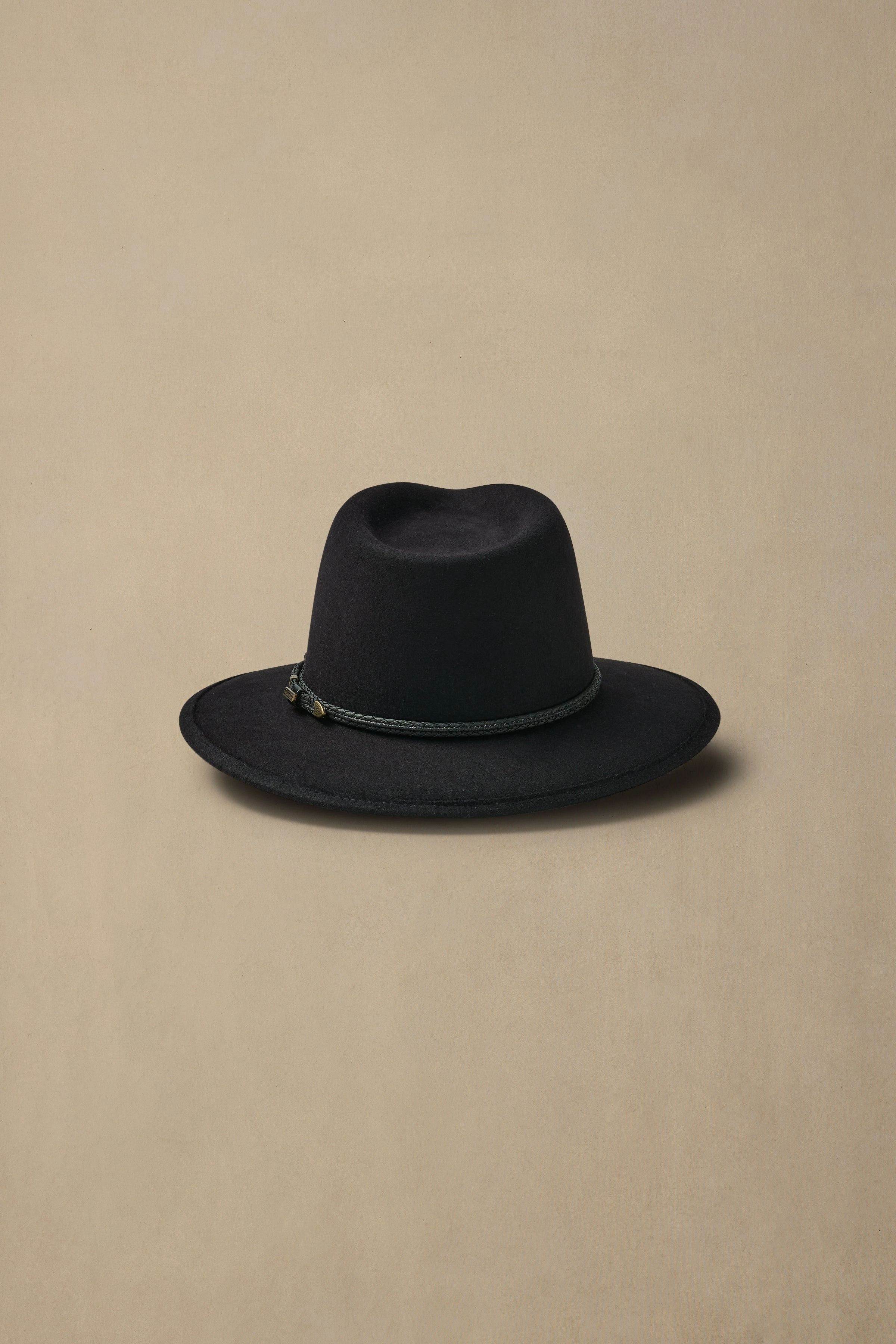 Traveller Black