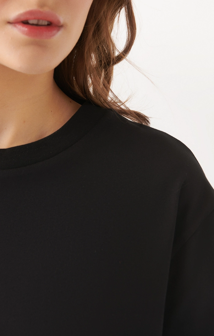 WOMEN'S SHORT SLEEVE T-SHIRT IN BLACK