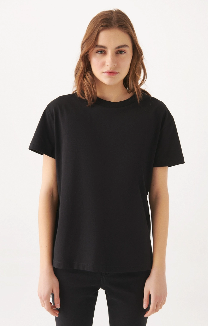 WOMEN'S SHORT SLEEVE T-SHIRT IN BLACK