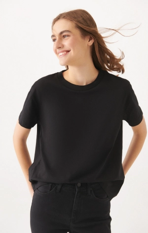 WOMEN'S SHORT SLEEVE T-SHIRT IN BLACK